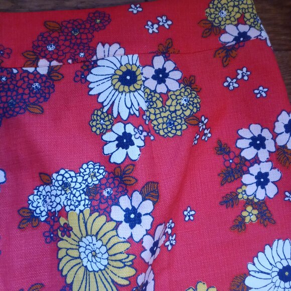 MODCLOTH plus daisy mini skirt in red (22W) - Picture 8 of 12